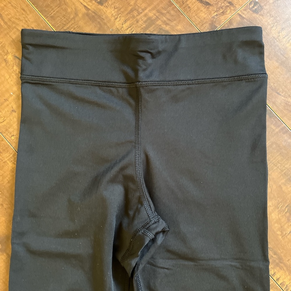 Woman’s Black Active Leggings *Bundle of 6* - Picture 4 of 7